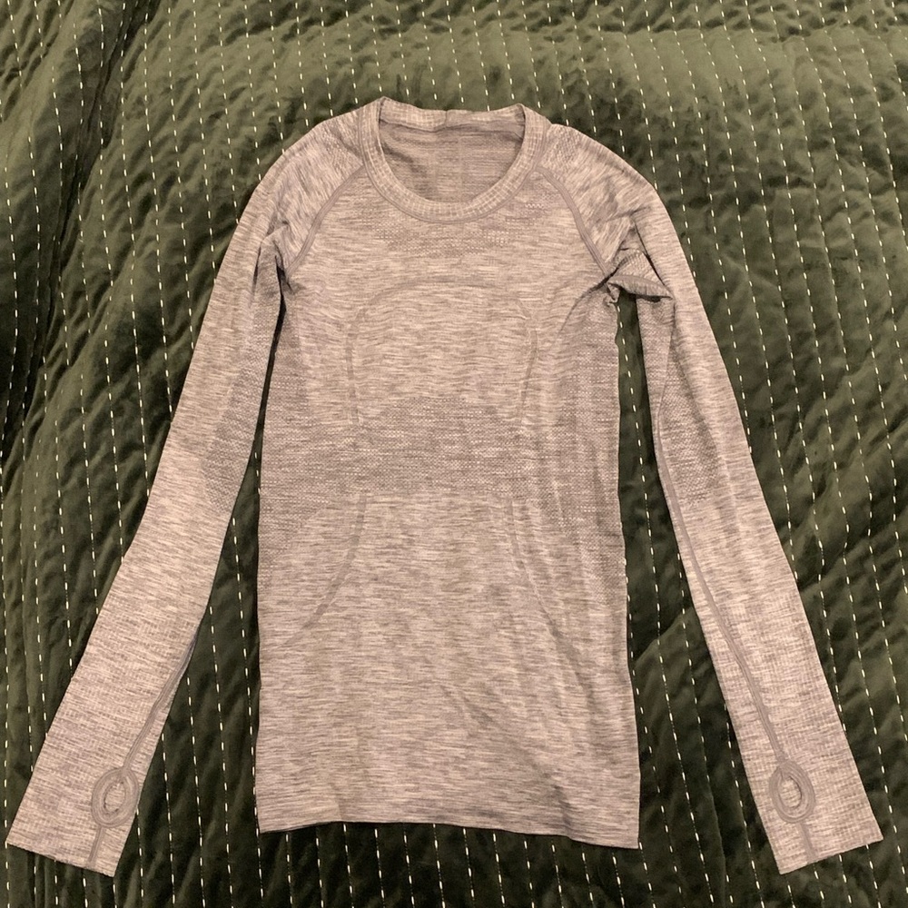 women’s grey long sleeve lulu lemon athletic top